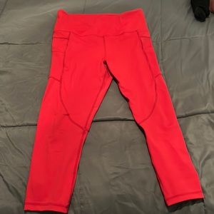 Zyia Light N Tight Capri Leggings Size 8-10